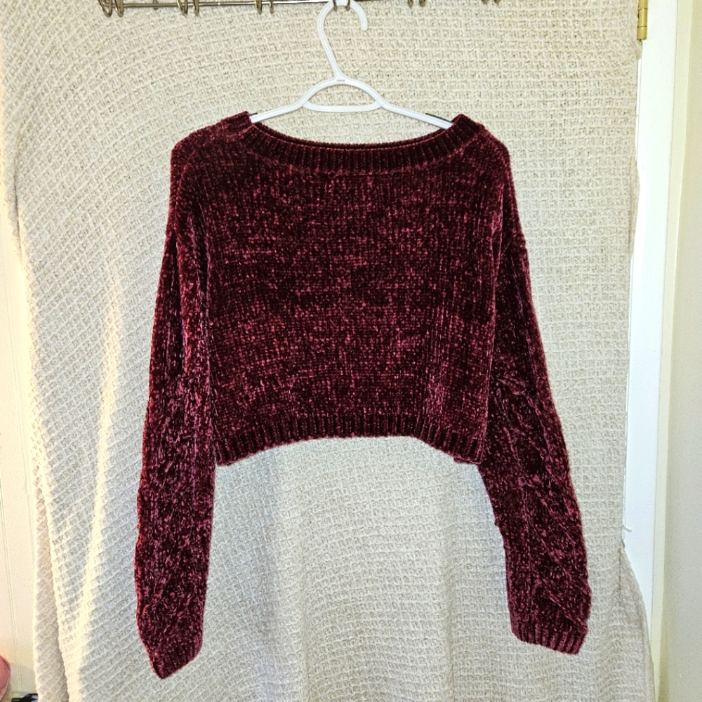 Cropped burgundy knitted sweater